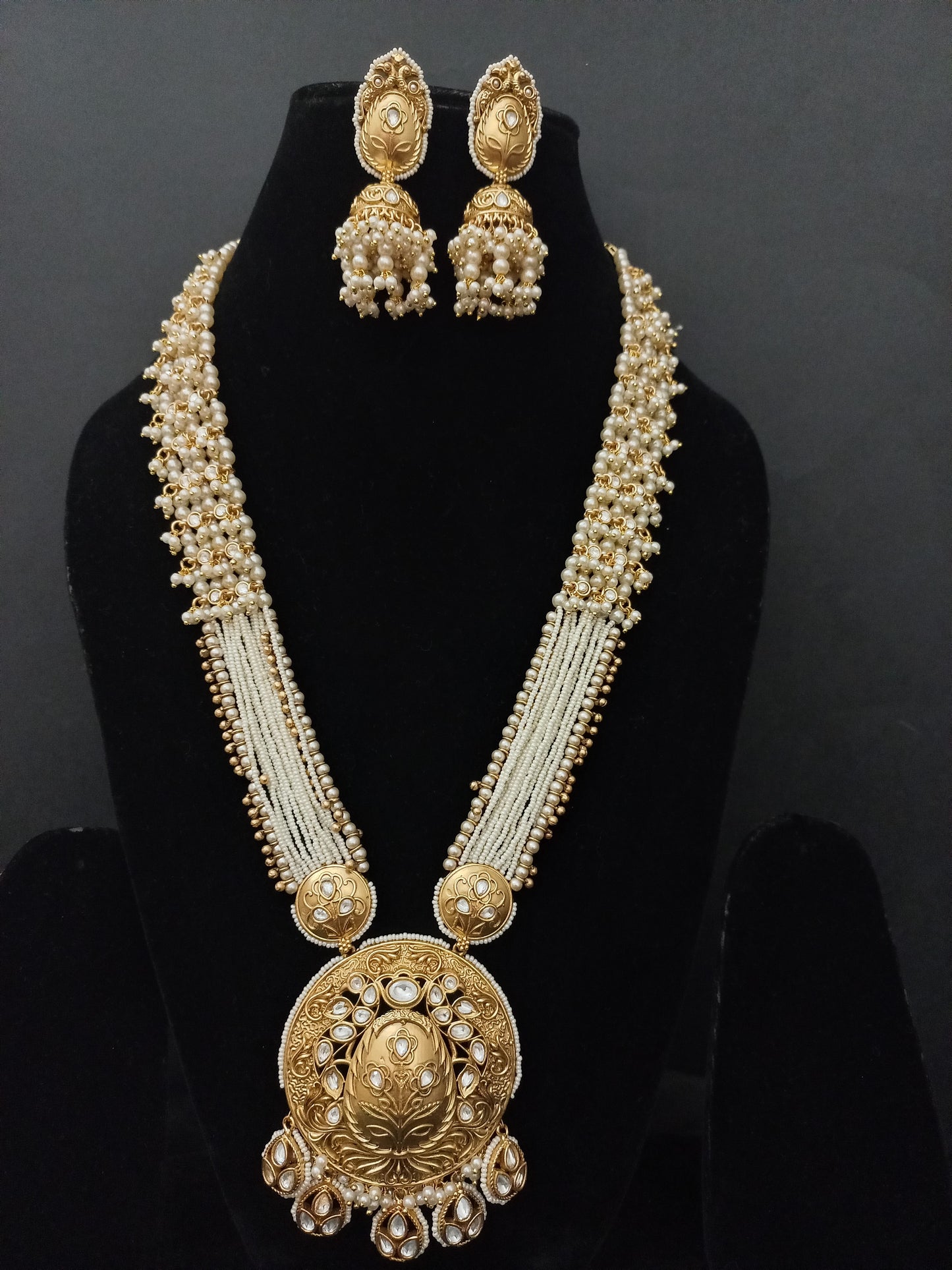 Jadau Long Neckpiece with Small Pearls