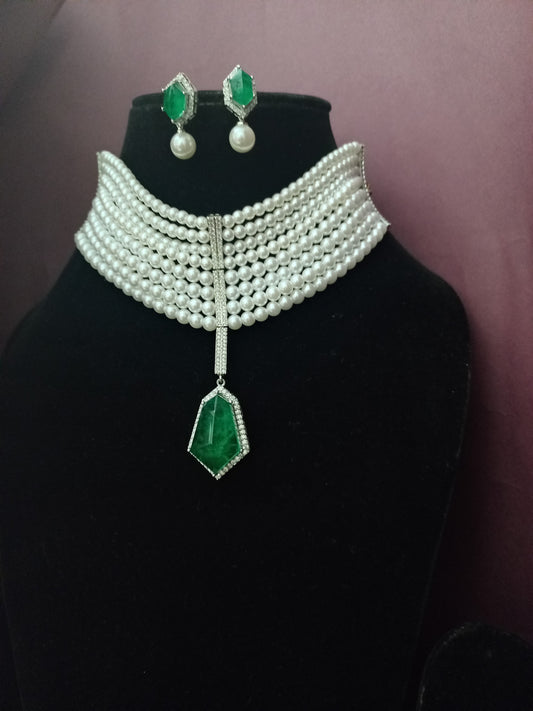 Pearl Choker with Emerald Stones