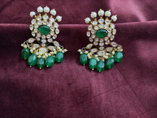 Neeti Kundan with Small Pearl Earrings